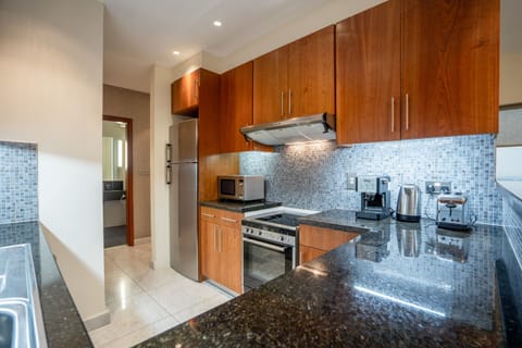 Superior Apartment, 1 Bedroom, City View | Private kitchen | Fridge, microwave, oven, stovetop