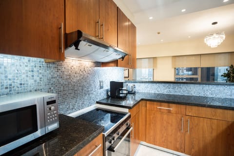 Superior Apartment, 1 Bedroom, City View | Private kitchen | Fridge, microwave, oven, stovetop