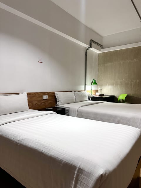 Deluxe Room, Non Smoking | Free WiFi, bed sheets