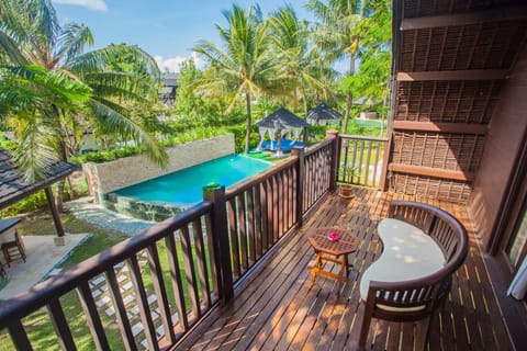 Tranquil Seas Luxury Villa | Balcony