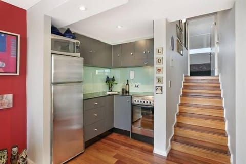 Apartment, 1 Bedroom | Private kitchen | Full-size fridge, microwave, oven, stovetop