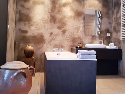 Executive Double Room, Garden View (St Andoche) | Bathroom | Deep soaking tub, hydromassage showerhead, eco-friendly toiletries