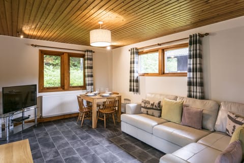 2 Bed Lodge (Zip Link Bed) | Iron/ironing board, bed sheets, wheelchair access