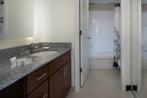 Suite, 2 Bedrooms (Mobility/Hearing Access, Roll-In Shwr) | Bathroom | Combined shower/tub, free toiletries, hair dryer, towels