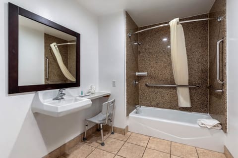 Room, Multiple Beds, Accessible, Non Smoking | Bathroom | Combined shower/tub, towels