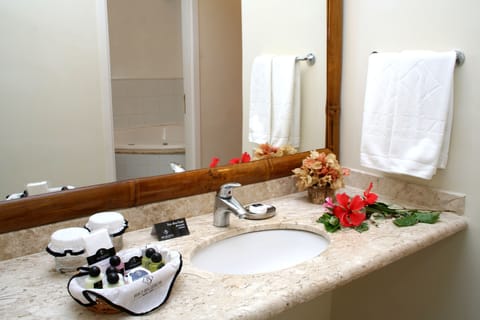 Family Room, 2 Bedrooms, Non Smoking, Connecting Rooms | Bathroom | Shower, hair dryer, bidet, towels