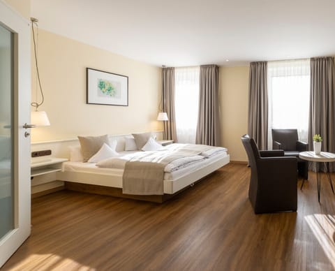 Comfort Double or Twin Room | Hypo-allergenic bedding, down comforters, in-room safe