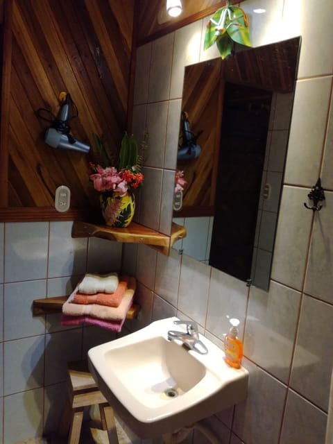 Bungalow, 2 Bedrooms, Non Smoking | Bathroom | Shower, hair dryer, towels