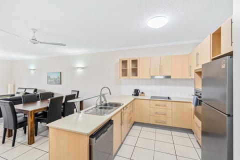 Apartment, 3 Bedrooms | Private kitchen | Full-size fridge, microwave, oven, stovetop