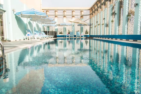 Outdoor pool, sun loungers