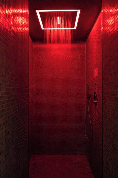 Couples treatment rooms, sauna, hot tub, Turkish bath, body treatments