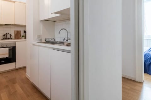 Apartment, 2 Bedrooms | Private kitchen | Fridge, microwave, oven, stovetop