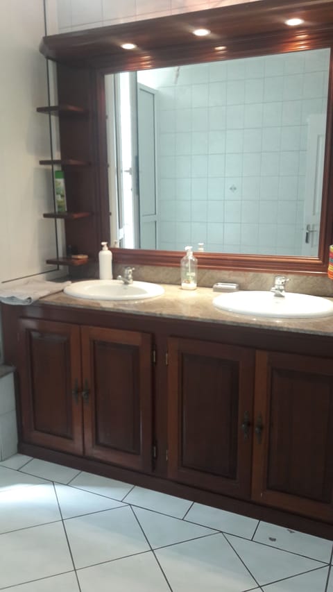 Double Room (Yuzu) | Bathroom sink