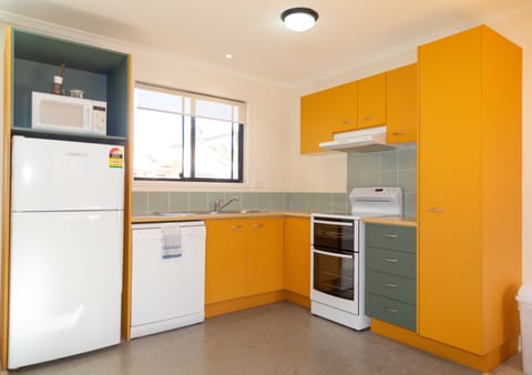 Apartment 2 | Private kitchen | Full-size fridge, microwave, stovetop, electric kettle