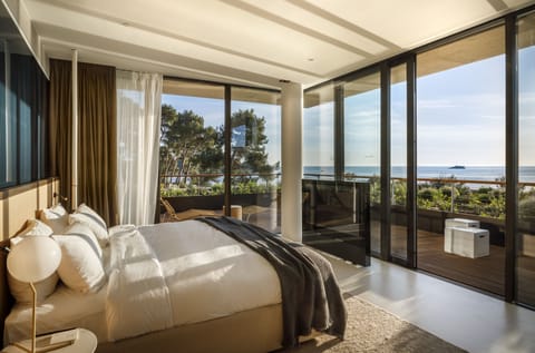 Horizon Deluxe suite | 1 bedroom, minibar, in-room safe, desk