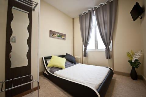 Double Room | Desk, blackout drapes, iron/ironing board, free WiFi