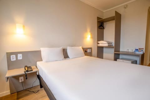 Standard Double Room | Minibar, laptop workspace, free WiFi, bed sheets