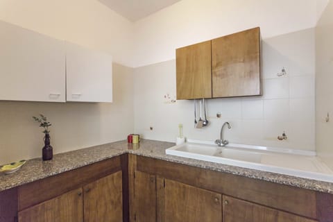 Apartment, 1 Bedroom | Private kitchen | Fridge, oven, stovetop, cookware/dishes/utensils