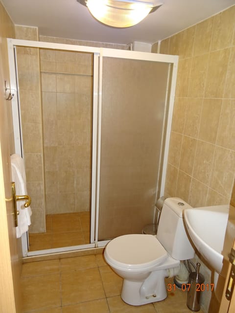 Shower, free toiletries, hair dryer, towels