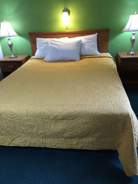 Standard Room, 1 Queen Bed, Kitchenette | Desk, blackout drapes, iron/ironing board, free rollaway beds