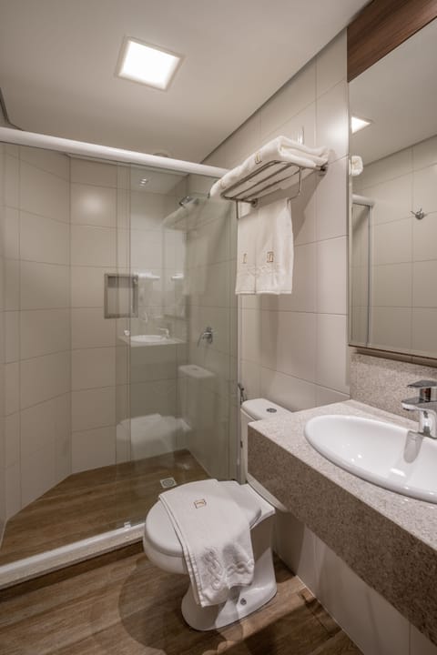 Superior Double Room, Non Smoking | Bathroom | Shower, free toiletries, hair dryer, towels