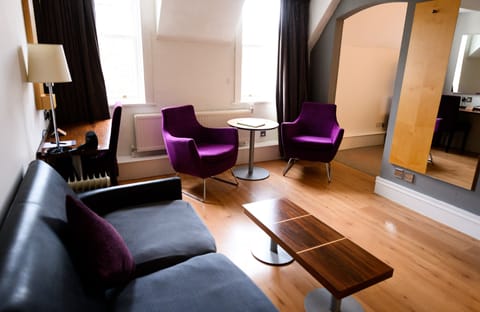 Deluxe Twin Room | Desk, iron/ironing board, free WiFi, bed sheets