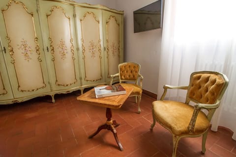 Deluxe Room, 1 Queen Bed, Ensuite, Garden View (Reale) | Room amenity