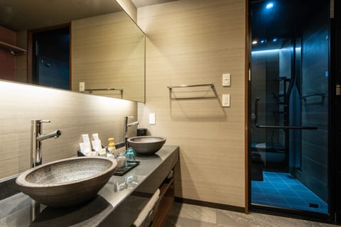 [Non-Smoking] Luxury Twin | Bathroom | Free toiletries, hair dryer, slippers, electronic bidet