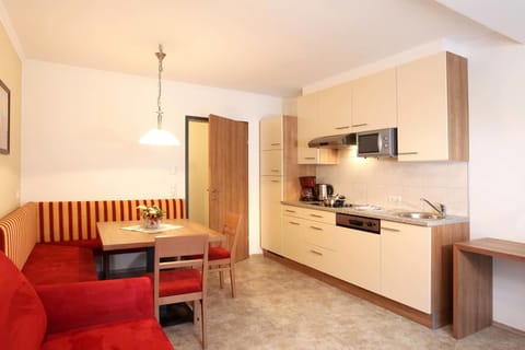 Apartment (Typ 1- 6) | Private kitchen | Full-size fridge, microwave, oven, stovetop