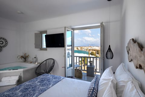 Executive Studio Suite, Sea View (Plus) | In-room safe, soundproofing, free WiFi, bed sheets