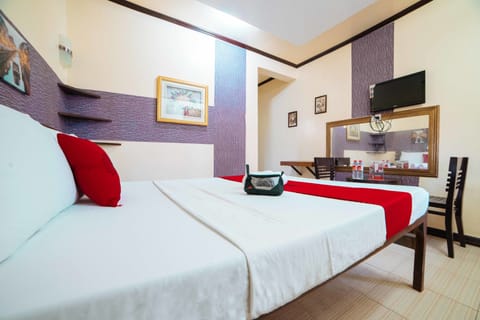 Double Room | Desk, free WiFi, bed sheets