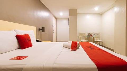 Double Room | Desk, free WiFi, bed sheets