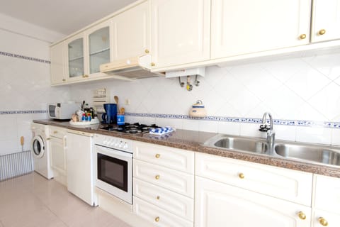 Apartment, 3 Bedrooms, Patio | Private kitchen | Full-size fridge, microwave, oven, stovetop