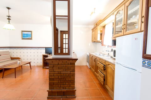 Apartment, 1 Bedroom | Private kitchen | Full-size fridge, microwave, oven, stovetop