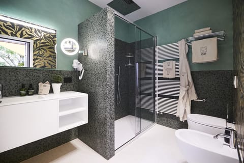 Superior Room, Accessible | Bathroom | Shower, designer toiletries, hair dryer, bathrobes