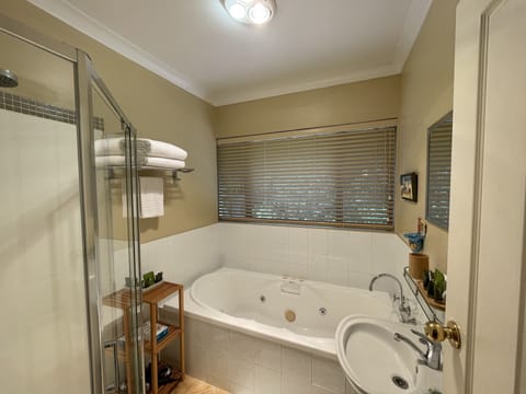 The Wallcliffe Suite | Bathroom | Free toiletries, hair dryer, towels, soap