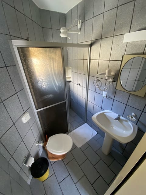 Standard Triple Room, 1 Bedroom | Bathroom | Shower