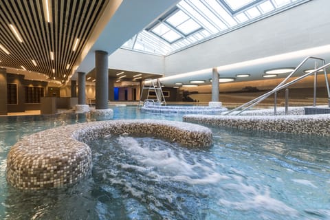 Indoor spa tub