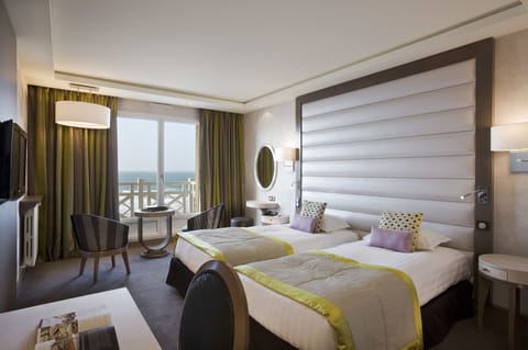 Grand Large Double Room, Sea View | Premium bedding, minibar, in-room safe, desk