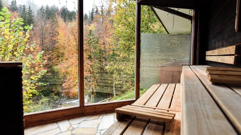 Couples treatment rooms, sauna, hot tub, steam room, body treatments