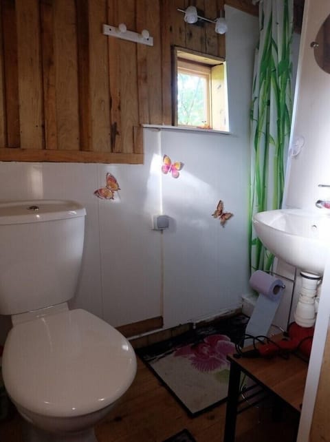 Tree House, Terrace | Bathroom | Shower, hair dryer, towels
