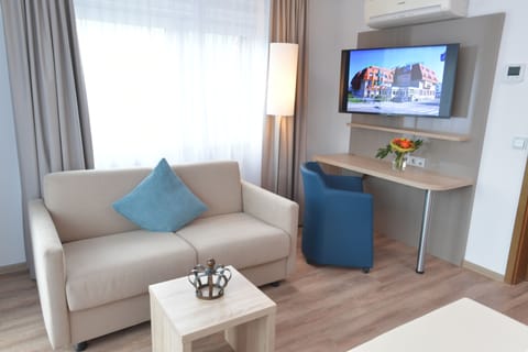 Deluxe Double Room | Living area | Flat-screen TV