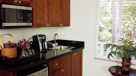 Premium Suite, 1 Bedroom, Patio, Bay View | Private kitchenette | Microwave, coffee/tea maker, cookware/dishes/utensils, paper towels