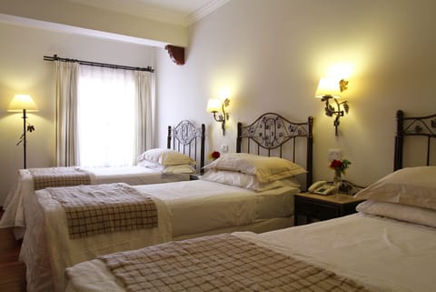 Triple Room, 3 Twin Beds | Premium bedding, in-room safe, individually furnished, desk