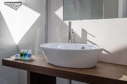 Deluxe Double Room, 1 Bedroom, Balcony | Bathroom | Shower, free toiletries, hair dryer, bathrobes