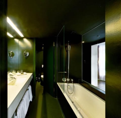 Junior Room | Bathroom | Shower, bathrobes, slippers, towels