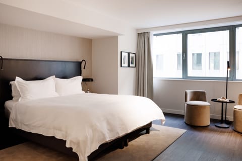 Suite | Minibar, in-room safe, soundproofing, iron/ironing board