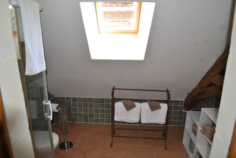 Double Room, Garden View (Teddy) | Bathroom | Shower, hair dryer, towels