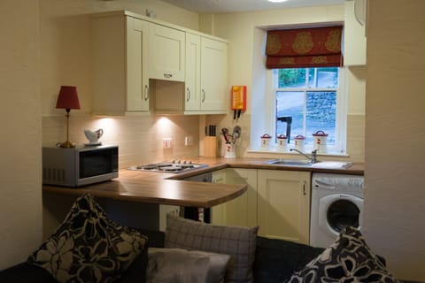 Cottage, 2 Bedrooms (Salutation Cottage) | Private kitchen | Electric kettle