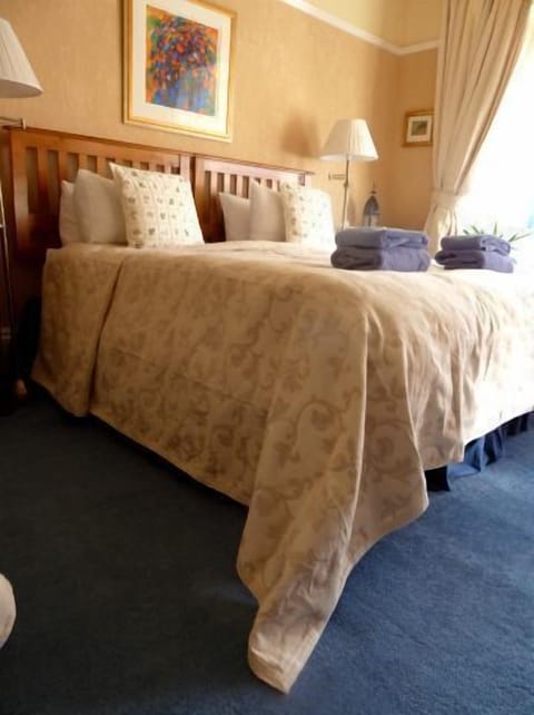 Family Double Room | In-room safe, iron/ironing board, free WiFi, bed sheets